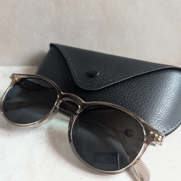 Classic Gray Round Unisex Sunglasses with Case - Picture 4 of 4